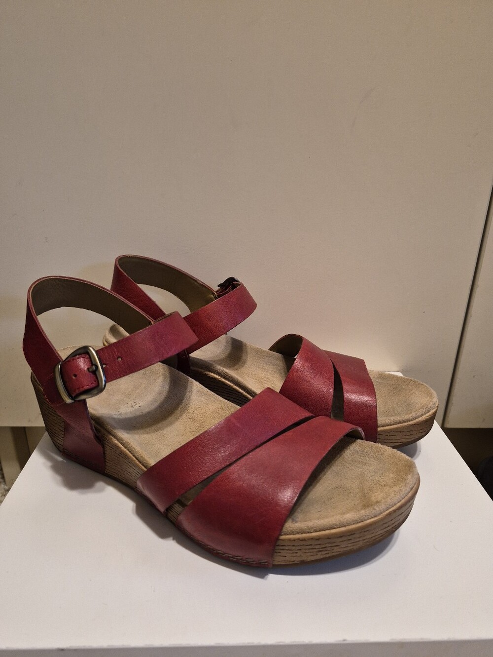 Dansko "Lindsey" Rich Red Leather Strappy Chunky Sandals sz.9/39 Ret.$140